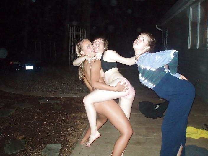25P Besoffene party girls