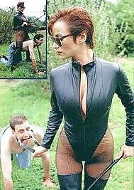 22P Public femdom