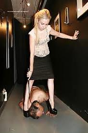 22P Public femdom