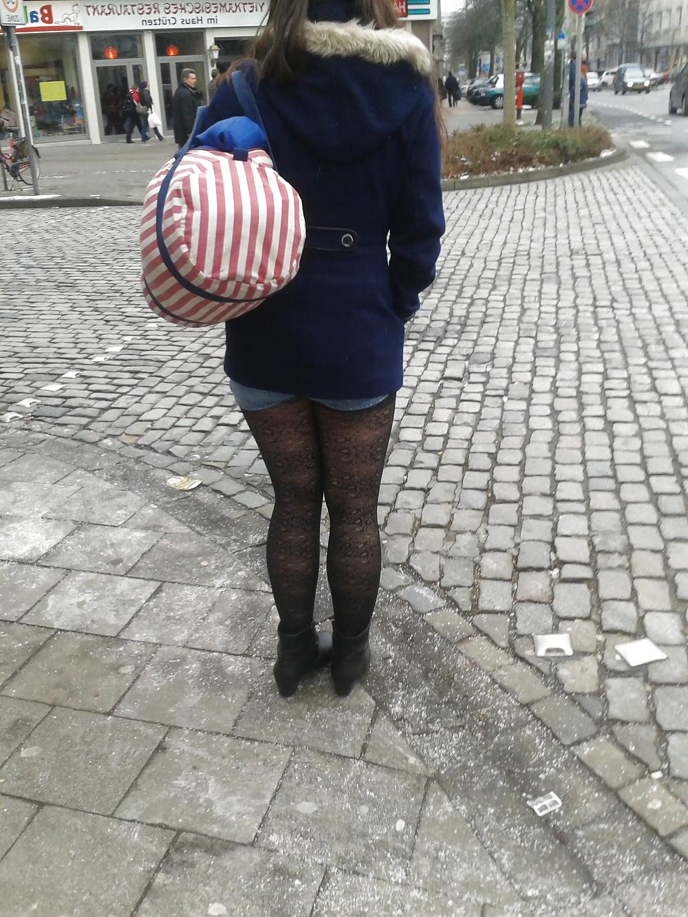 25P Pantyhose Street