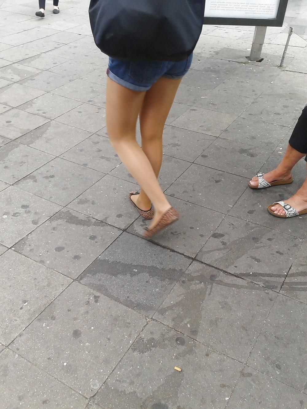 25P Pantyhose Street