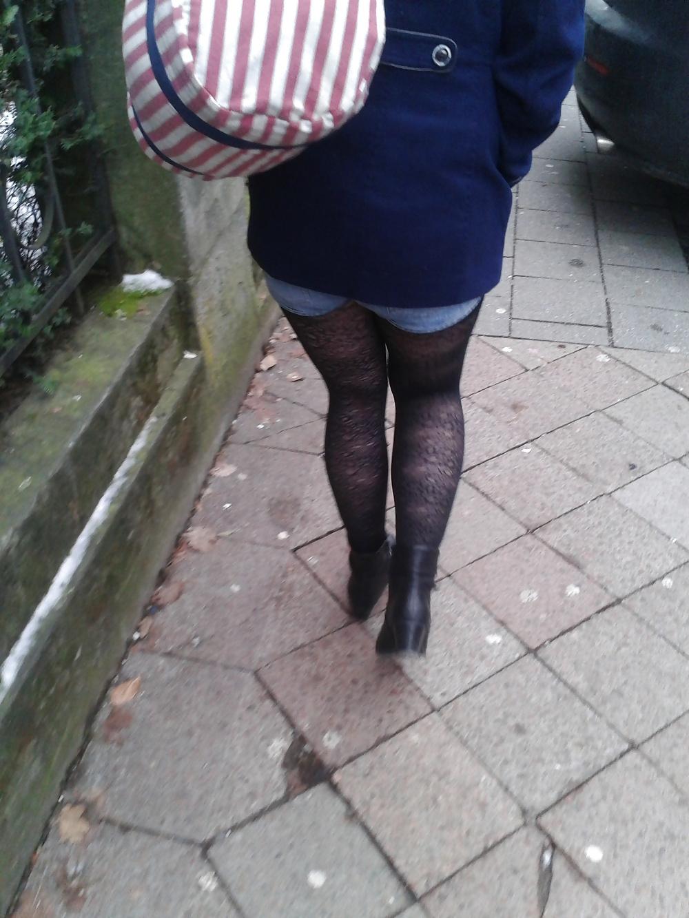 25P Pantyhose Street
