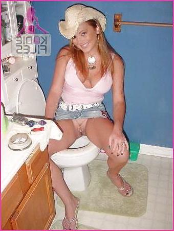 10P Toilet Slave Serving Beautiful Ladies
