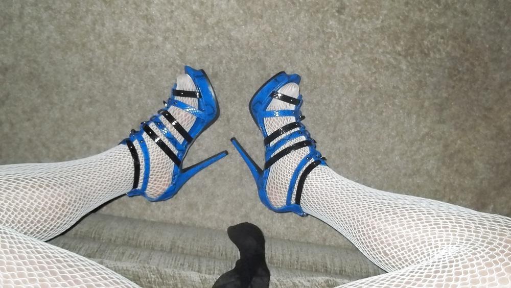 12P Pantyhose and heels