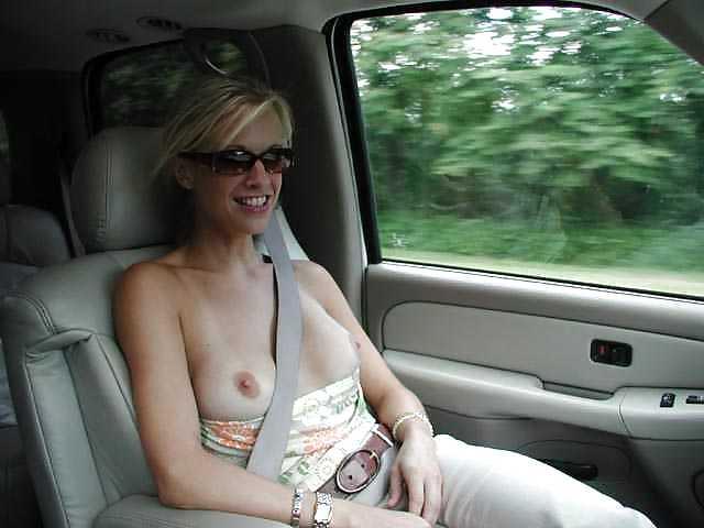 23P Nude in the car