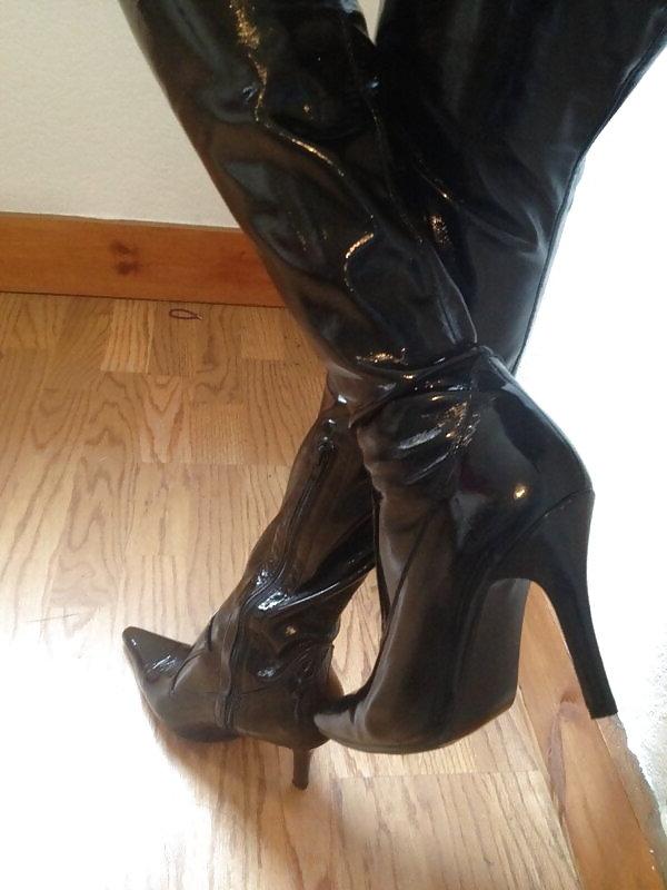 14P Ballbusting High Heels 2