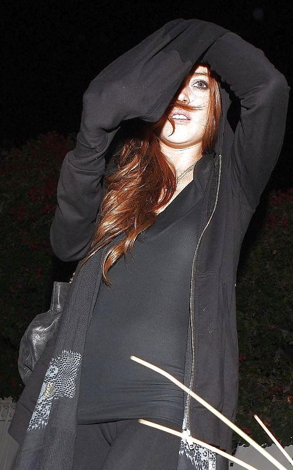 9P LINDSAY LOHAN WET PANTIES AND CAMELTOE