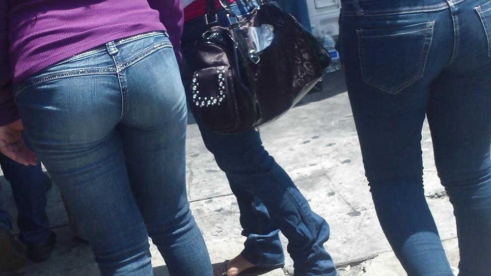 25P Some nice butts and ass on the street in tight jeans 