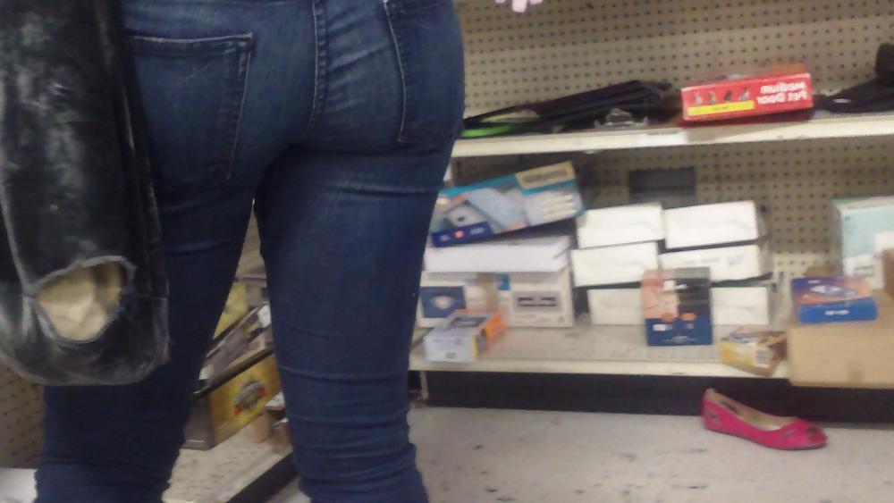 25P Some nice butts and ass on the street in tight jeans 