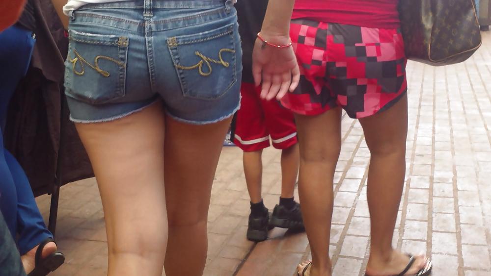25P Some nice butts and ass on the street in tight jeans 