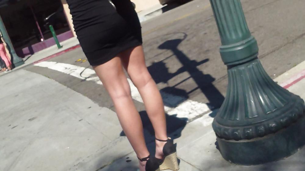 25P Some nice butts and ass on the street in tight jeans 