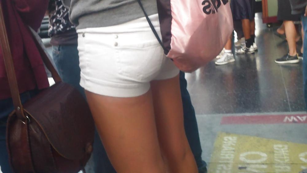25P Some nice butts and ass on the street in tight jeans 