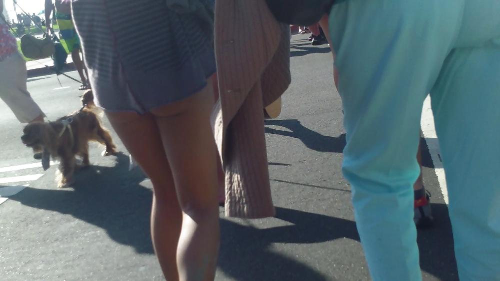 25P Some nice butts and ass on the street in tight jeans 