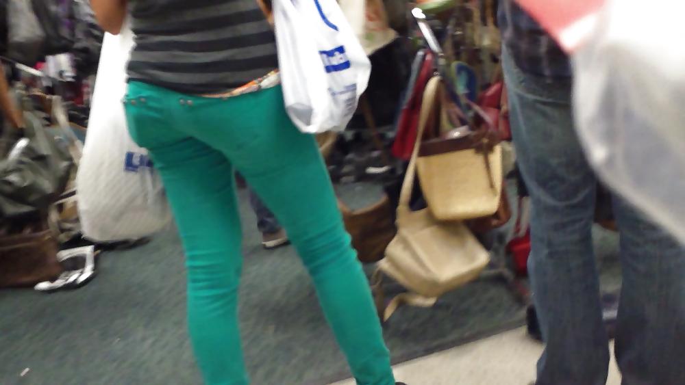 25P Some nice butts and ass on the street in tight jeans 