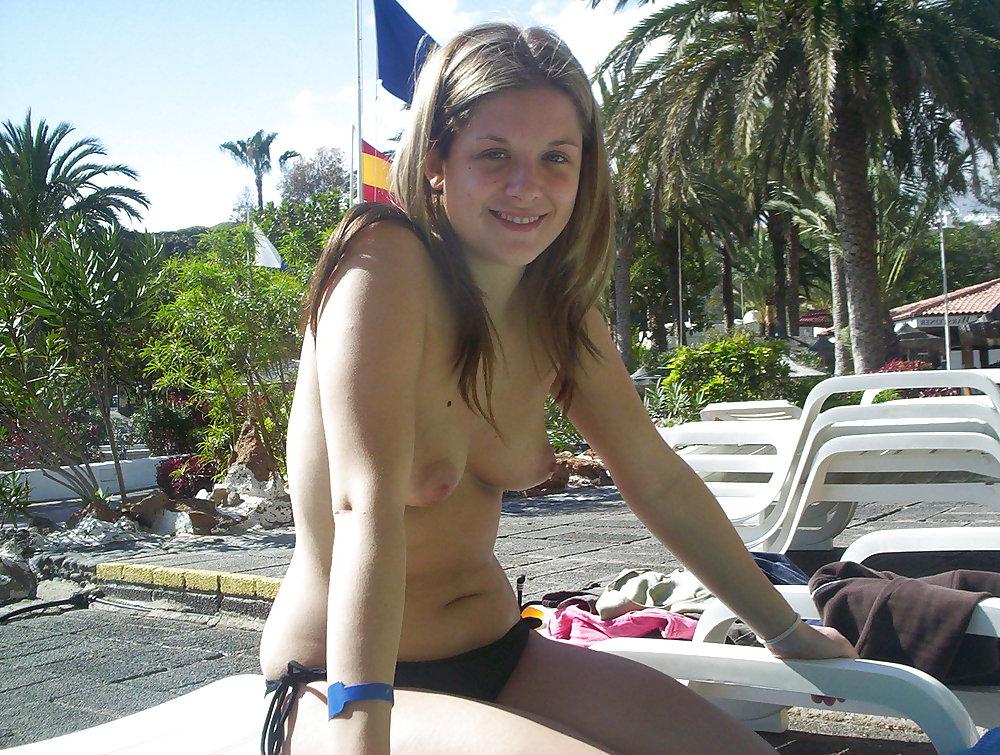25P Photographing Girlfriends Tits on Holiday