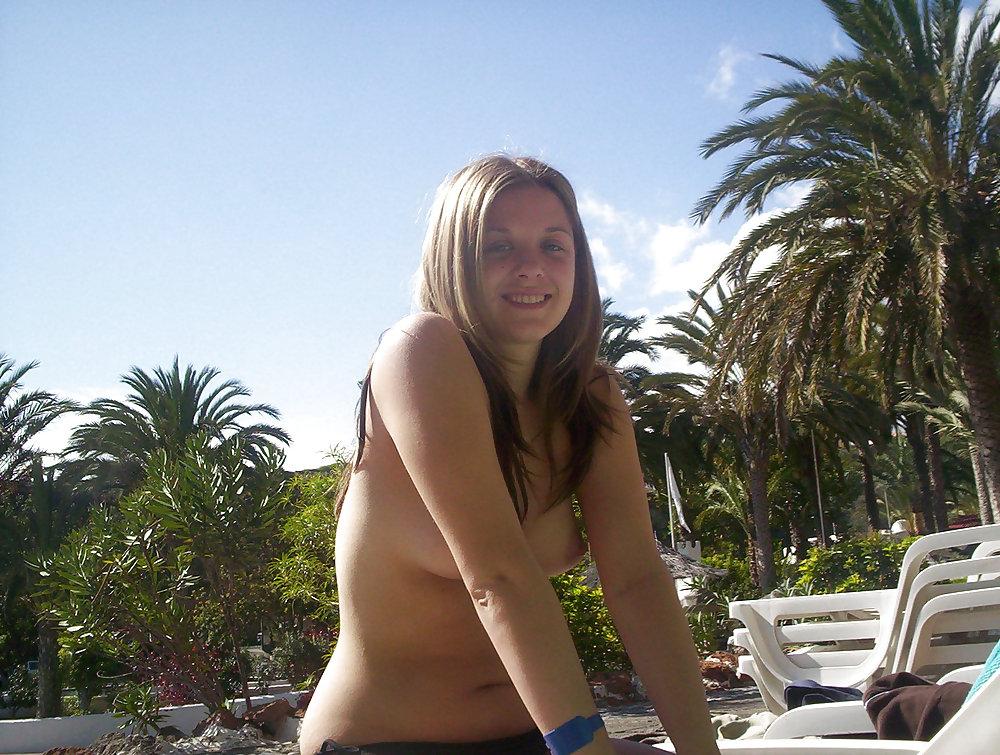 25P Photographing Girlfriends Tits on Holiday