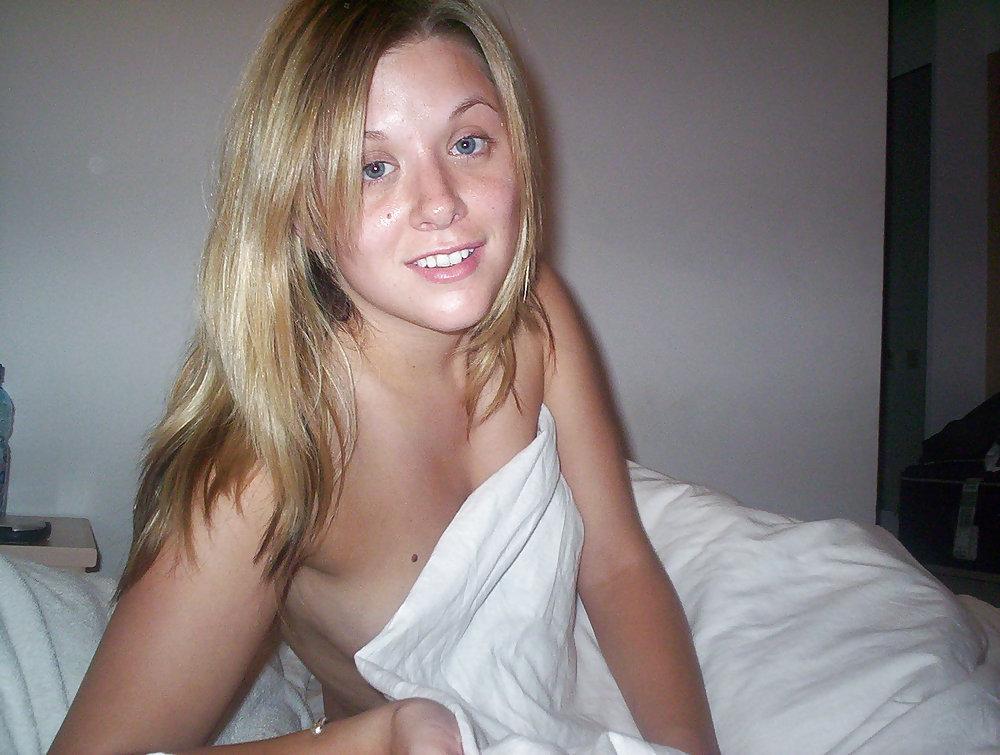 25P Photographing Girlfriends Tits on Holiday
