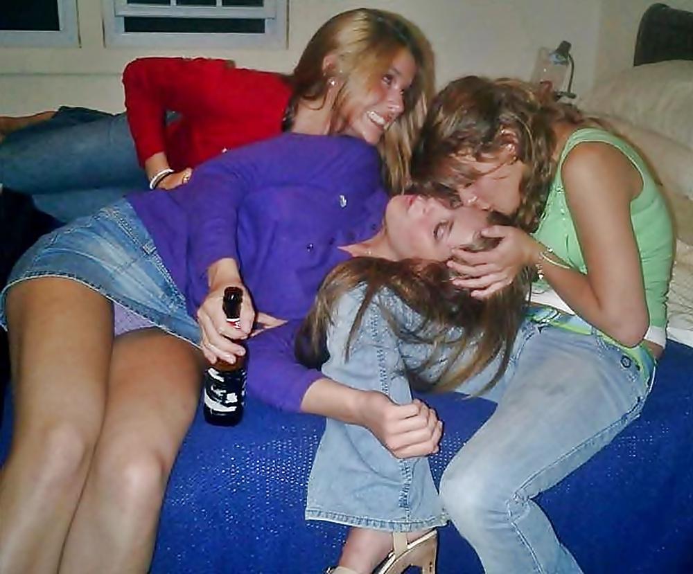 25P Party Girls Erotica By 7 twistedworlds