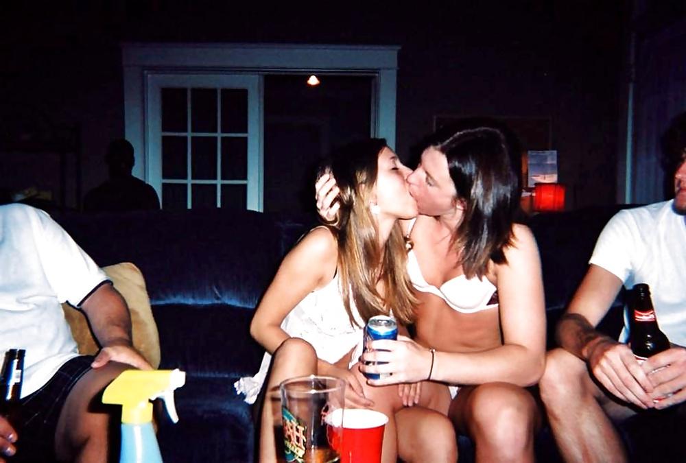 25P Party Girls Erotica By 7 twistedworlds