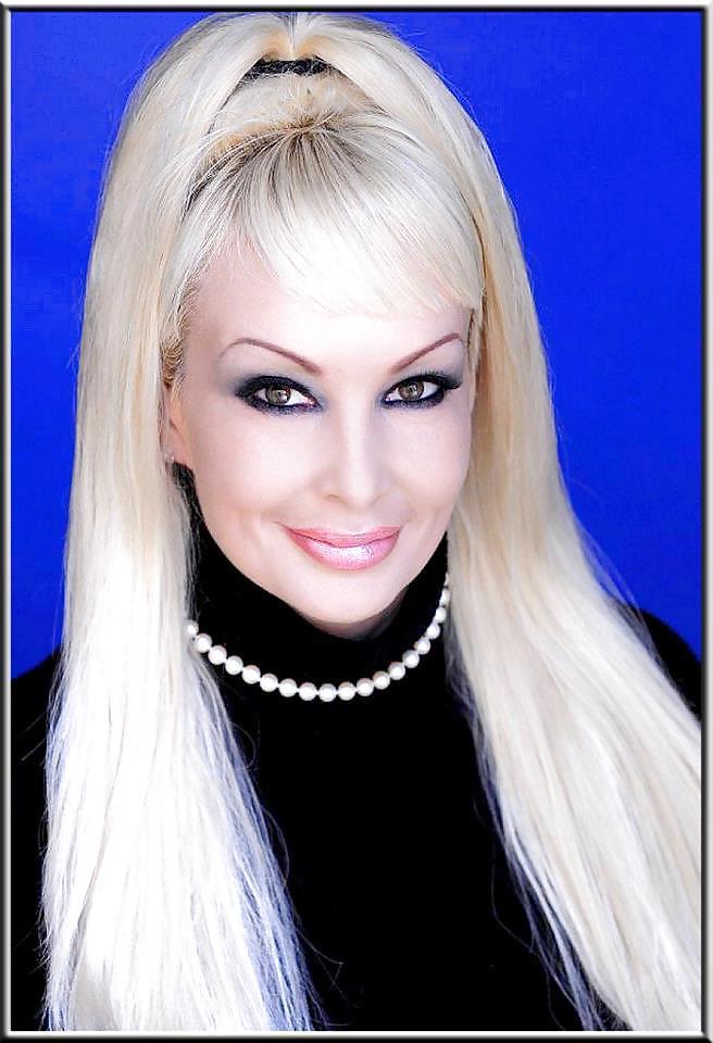 25P Brittany O'Neill - the Blonde Doll