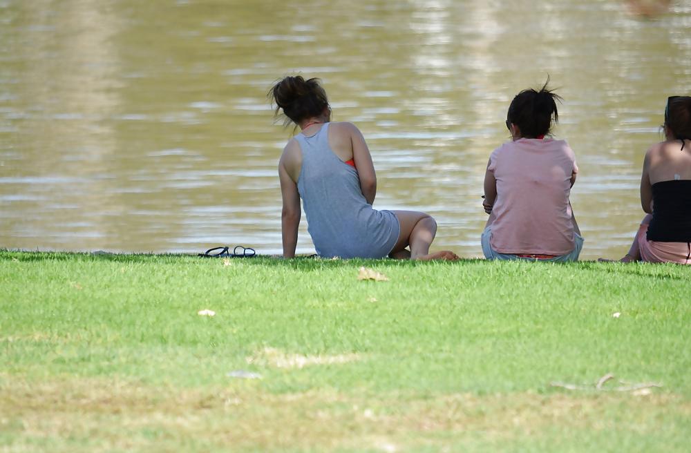 14P Mostrando la tanguita en el parque