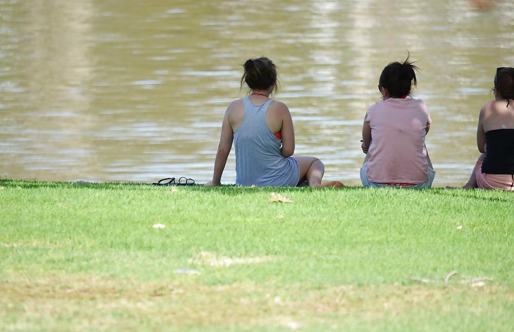 14P Mostrando la tanguita en el parque