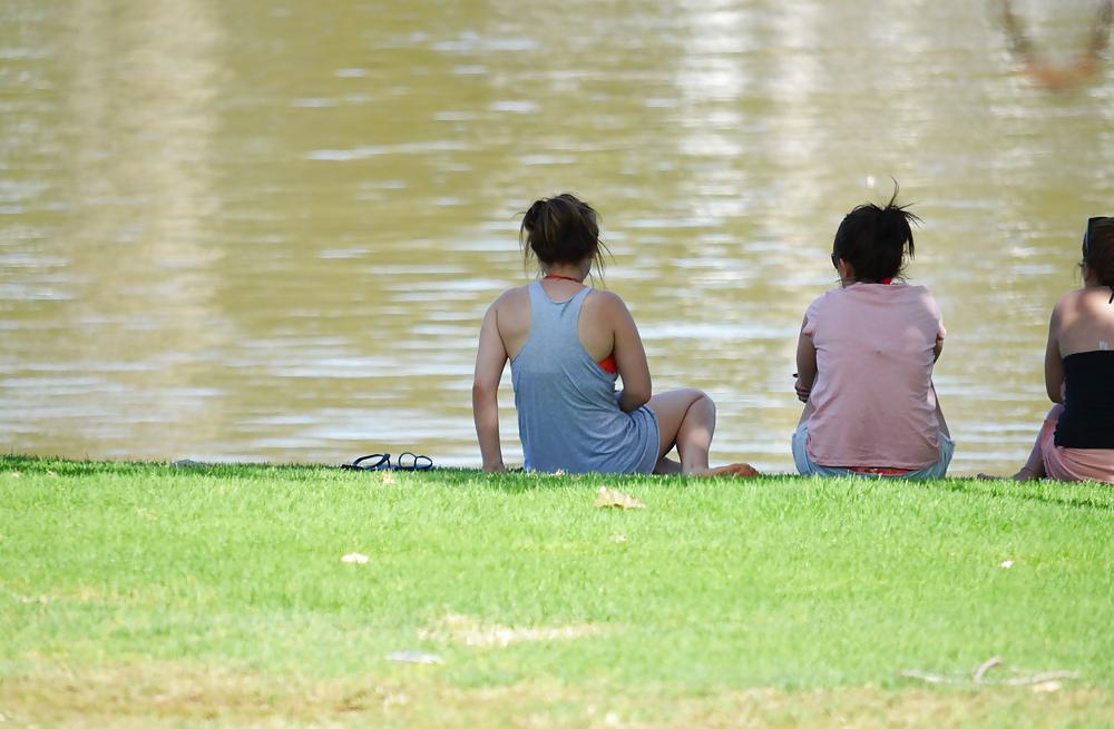 14P Mostrando la tanguita en el parque