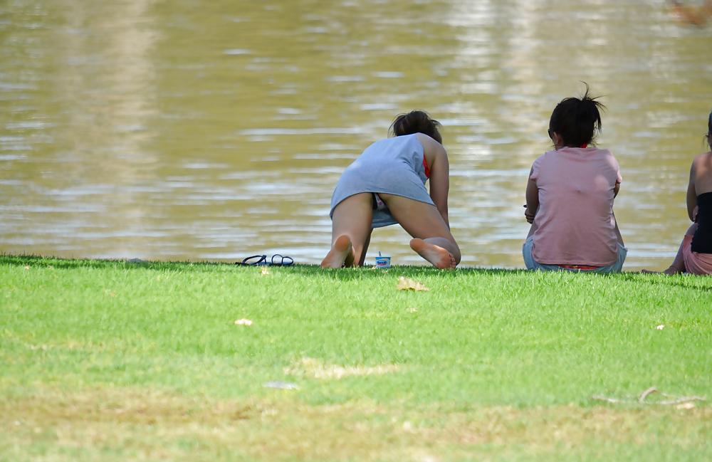 14P Mostrando la tanguita en el parque