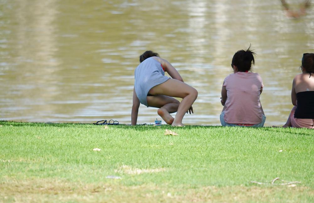14P Mostrando la tanguita en el parque