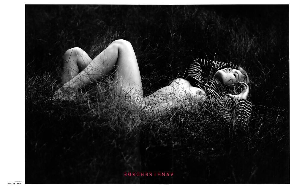8P Dutch Doutzen Kroes Topless