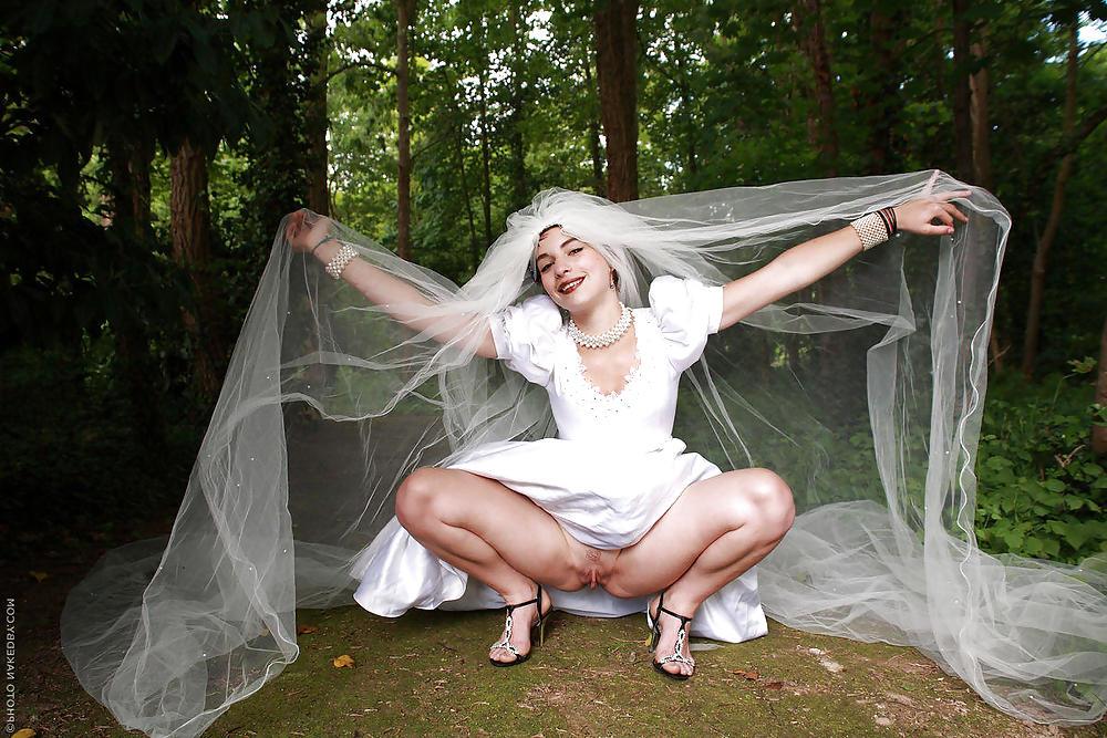 25P (TTL) here cums the bride