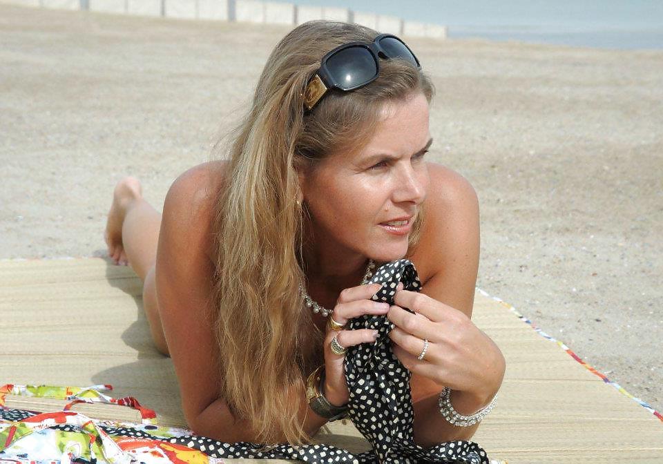 17P How would you fuck Dutch mom ?
