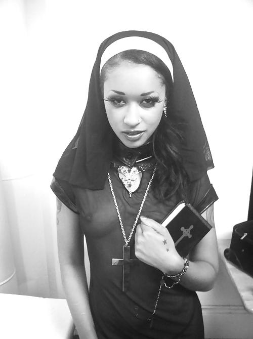 14P Sexy Nuns
