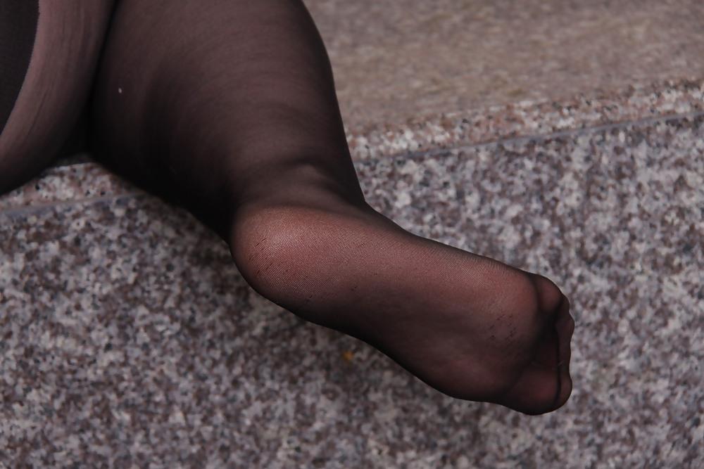 25P Kaylee in silky pantyhose