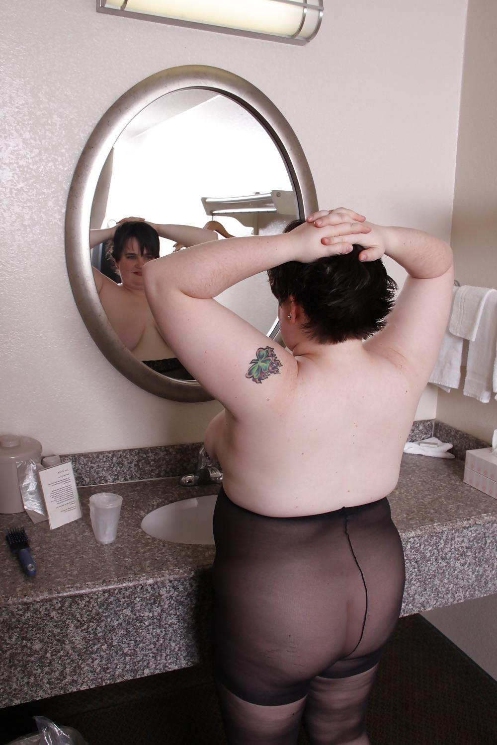 25P Kaylee in silky pantyhose