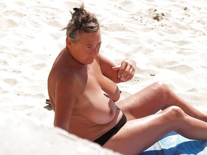 25P Grannies in holiday