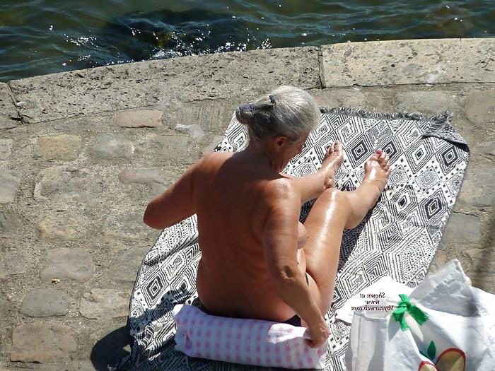 25P Grannies in holiday