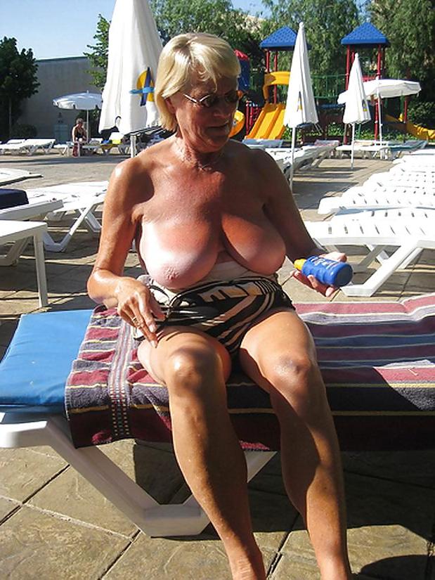 25P Grannies in holiday