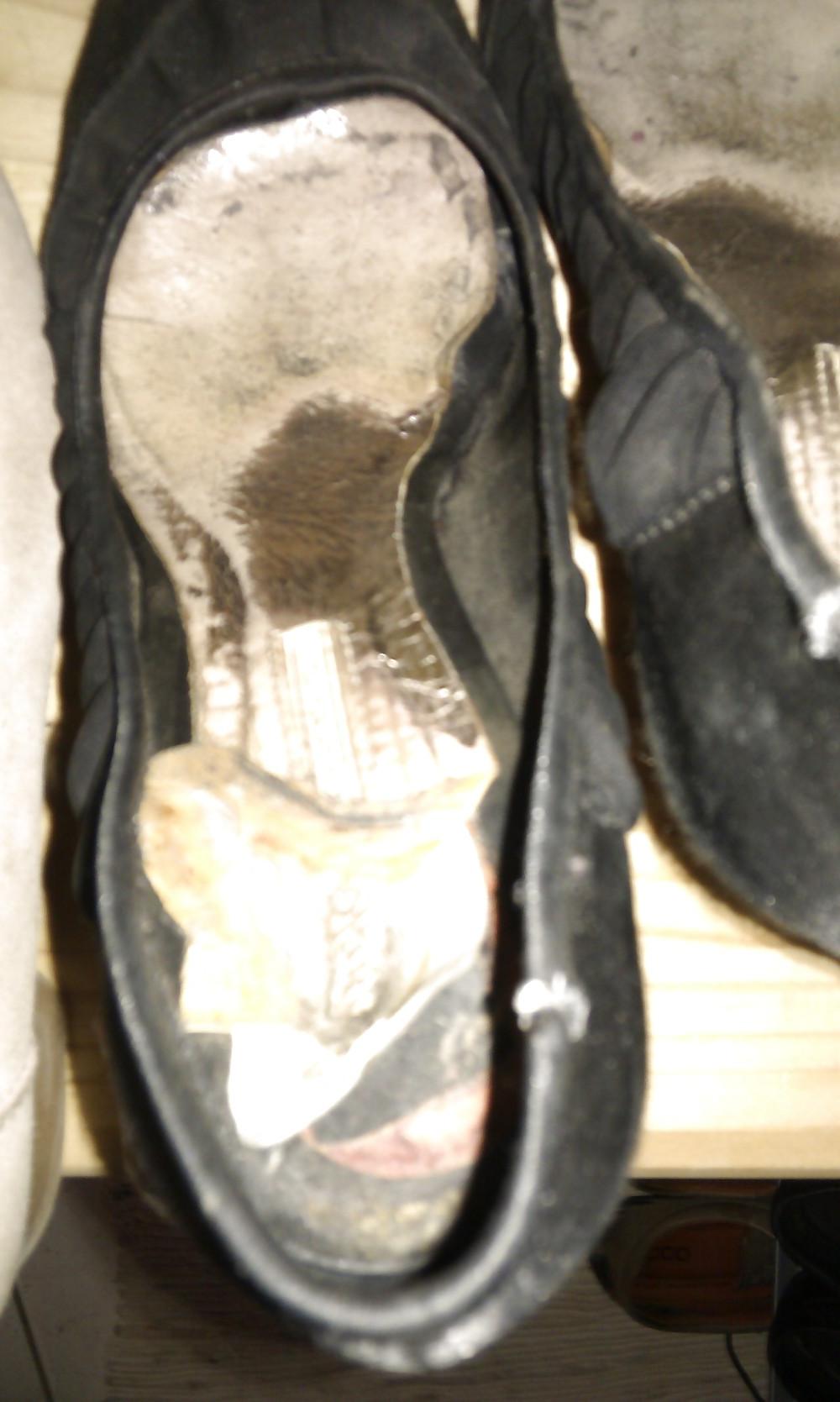 17P A friends shoe cabinet