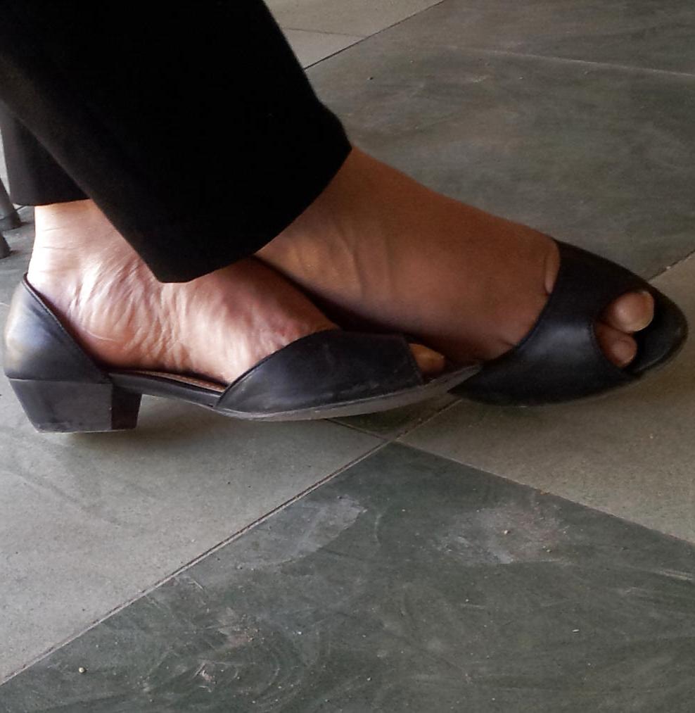 17P Iranian feet - Persian