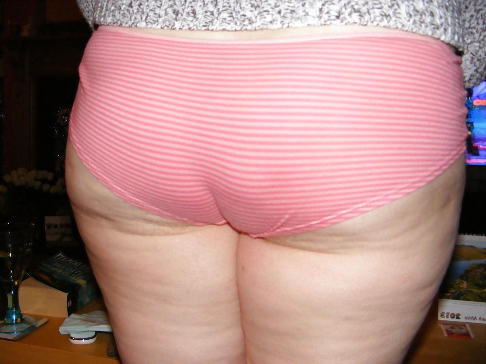 14P Pink knickers and red nails