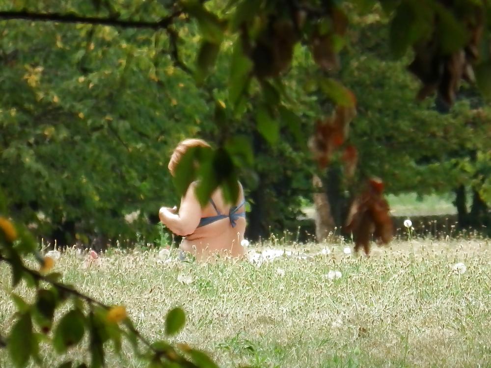 25P Grandmothet to sunbathe in the park II.