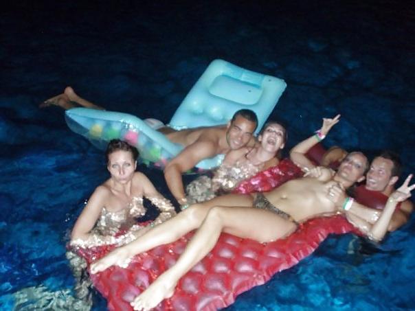 25P Facebook sluts on holiday