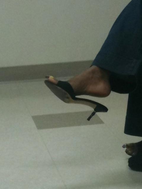 18P Long toenails pics