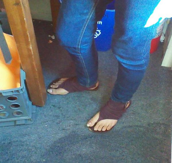 18P Long toenails pics