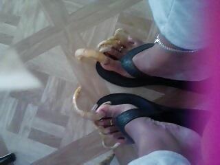 18P Long toenails pics