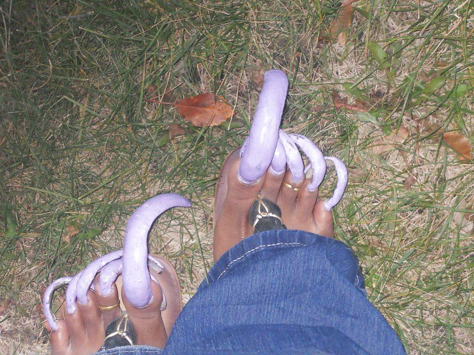 18P Long toenails pics