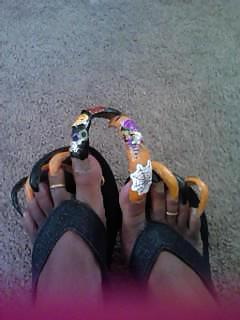 18P Long toenails pics