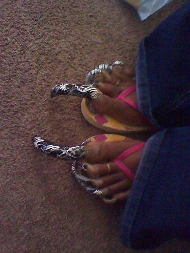 18P Long toenails pics