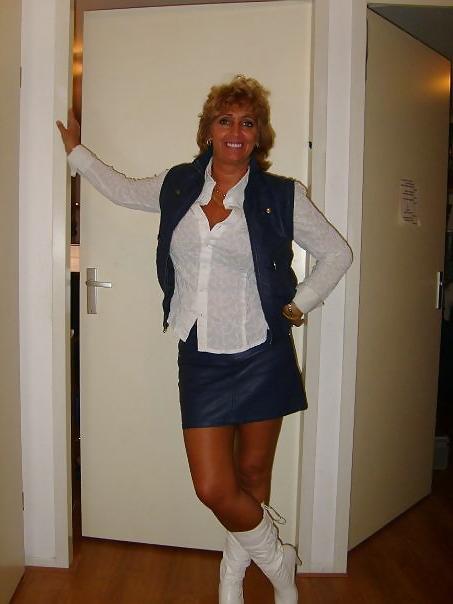 17P Amateur Dutch teen with not her mom from facebook